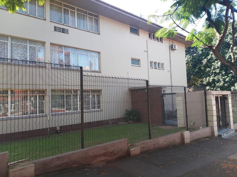 A room to rent in 3-bedroom Apartment near Glenwood Village - Photo 2