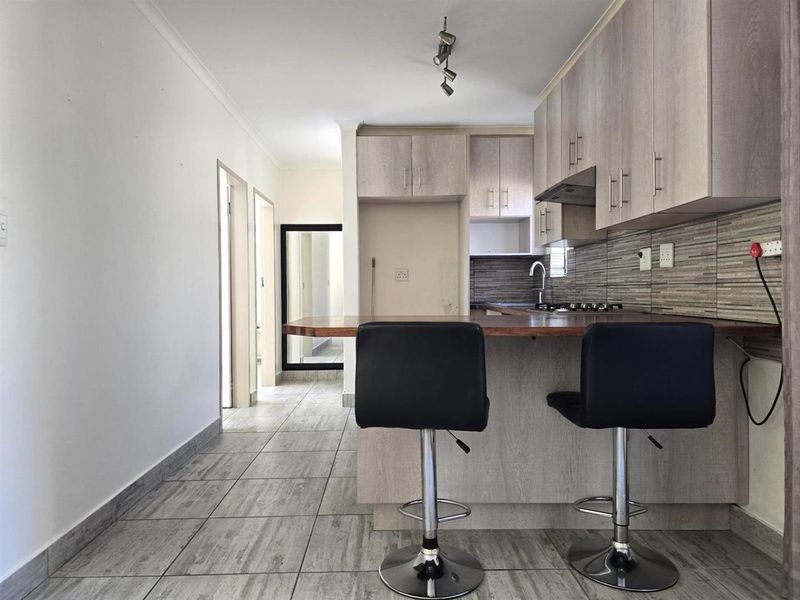 Stylish and Secure Living in the Heart of Glen Marais 2 Bedroom - Photo 7