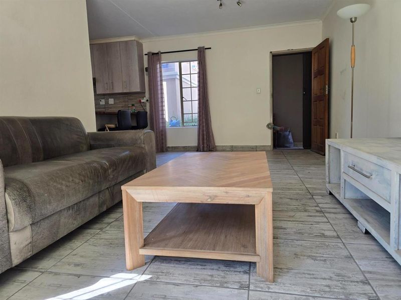 Stylish and Secure Living in the Heart of Glen Marais 2 Bedroom - Photo 10