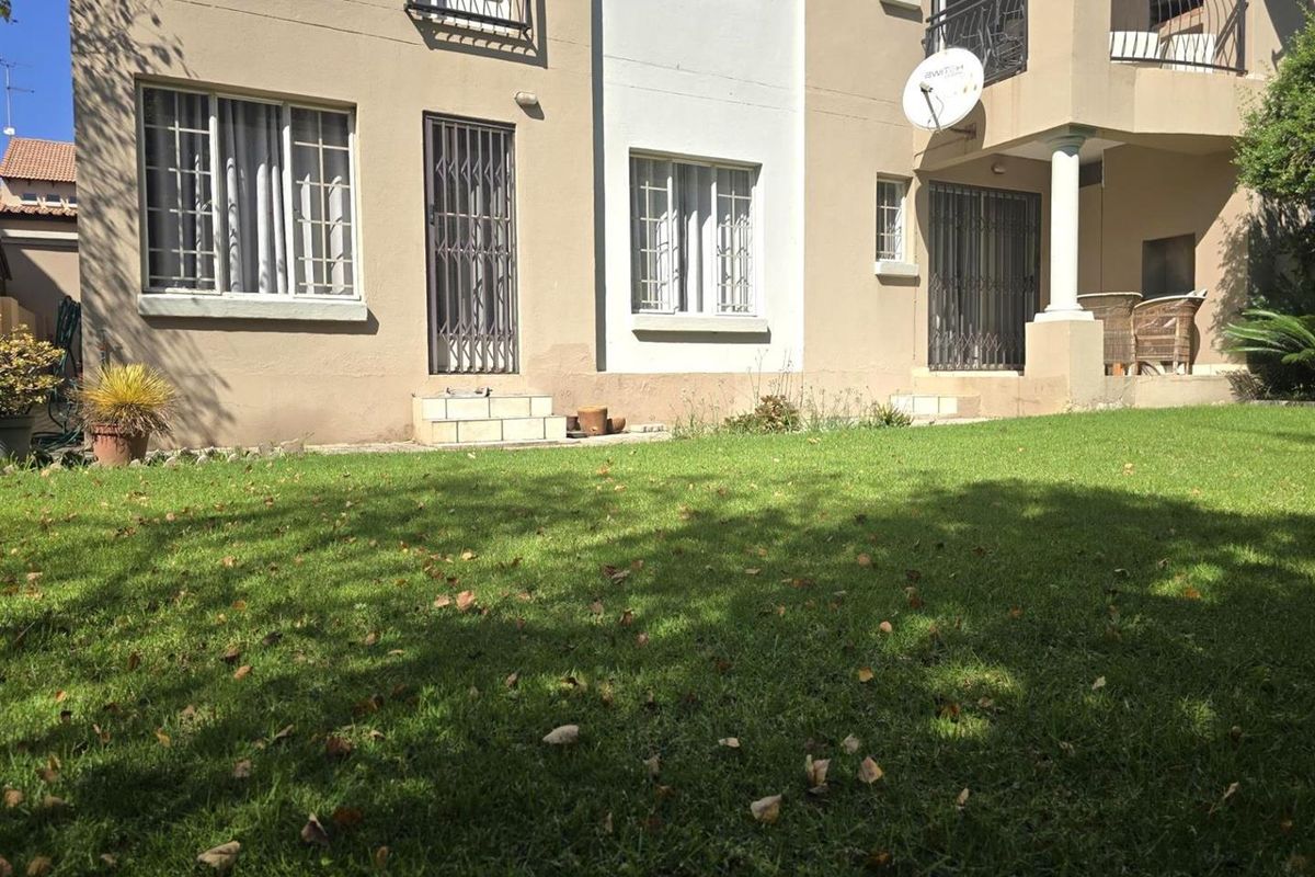 Stylish and Secure Living in the Heart of Glen Marais 2 Bedroom - Photo 2