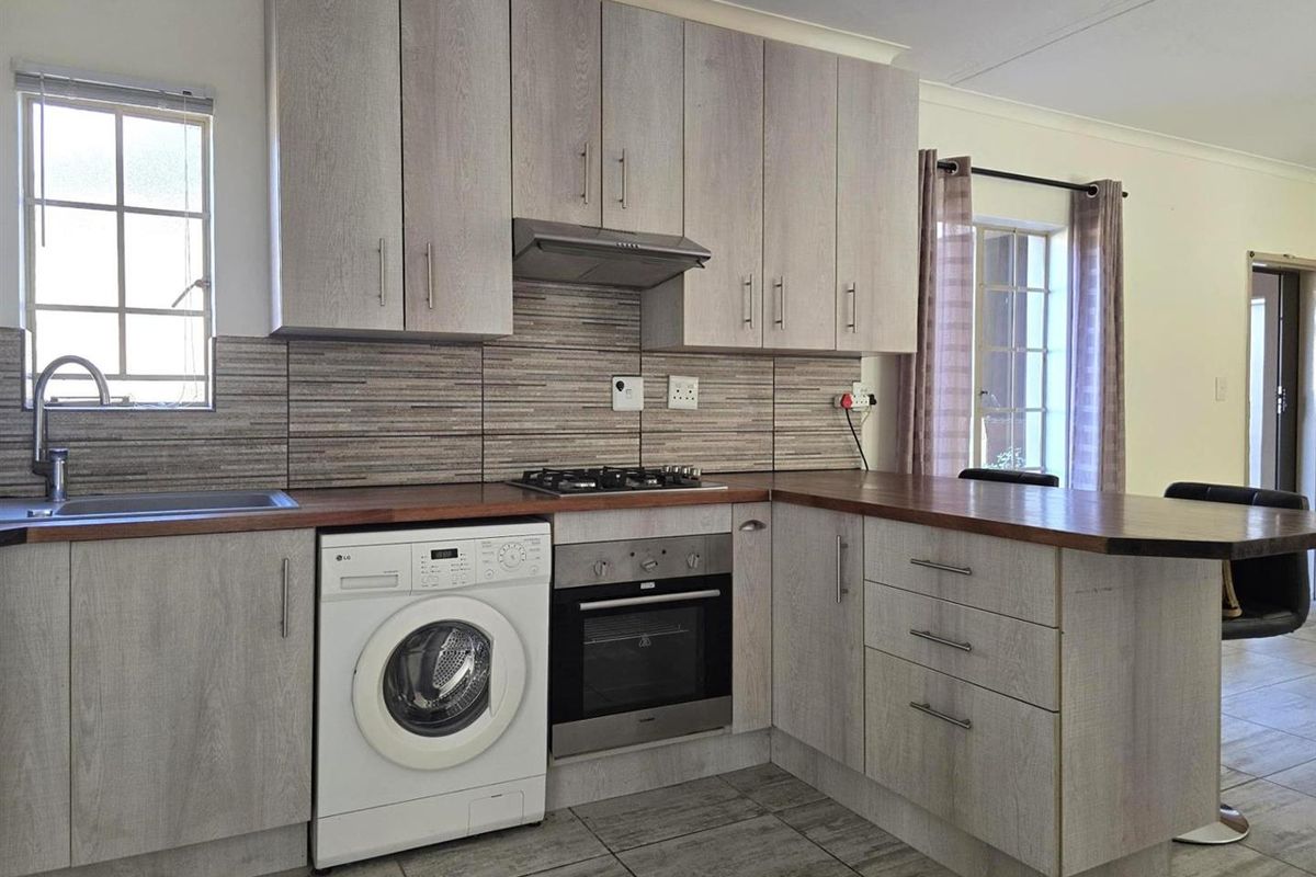 Stylish and Secure Living in the Heart of Glen Marais 2 Bedroom - Photo 5