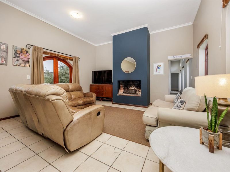 3 Bedroom House in Dukes Estate, Wellington - Photo 3