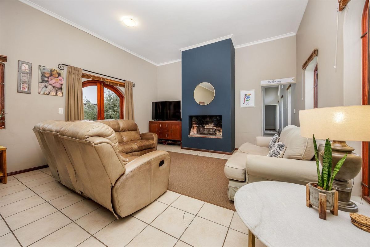 3 Bedroom House in Dukes Estate, Wellington - Photo 3