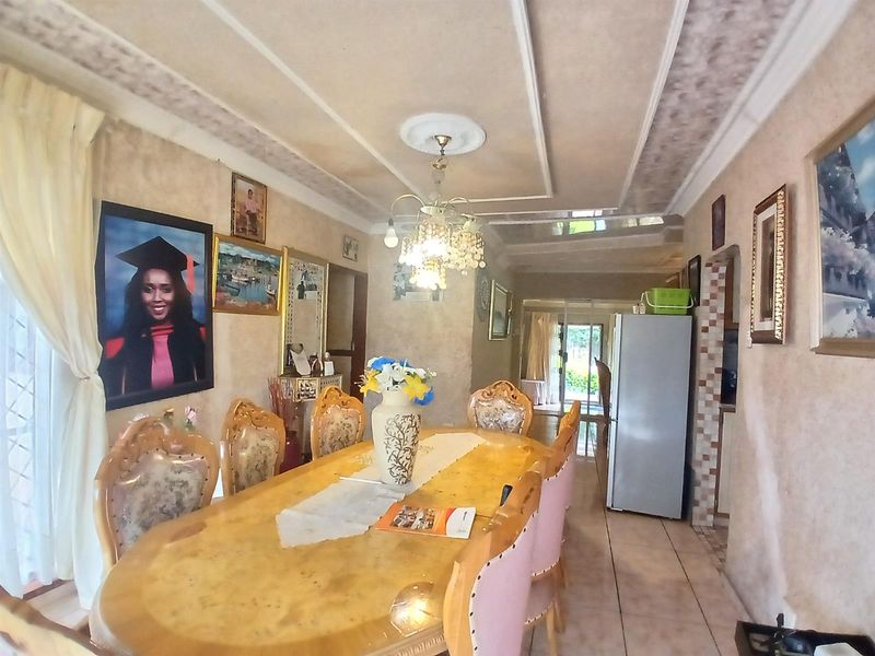 Exclusive home For Sale in The Orchards, Akasia - Photo 3