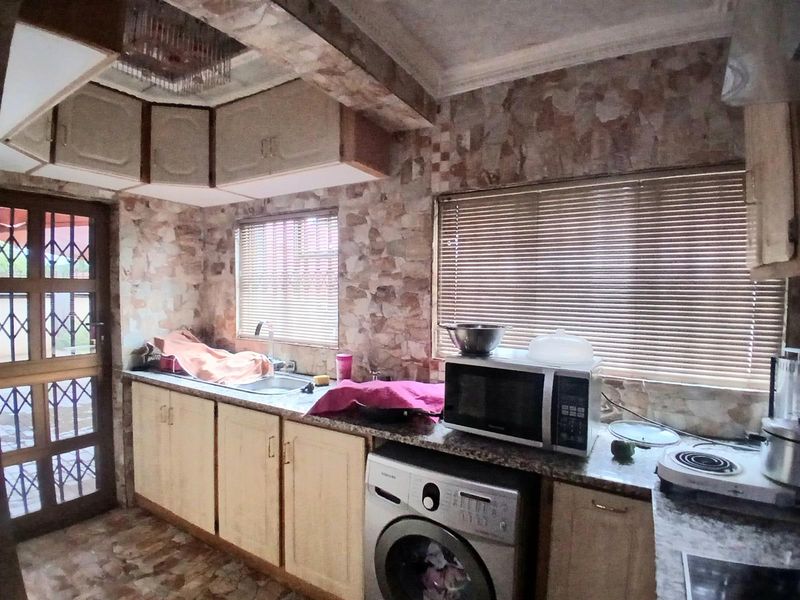 Exclusive home For Sale in The Orchards, Akasia - Photo 8