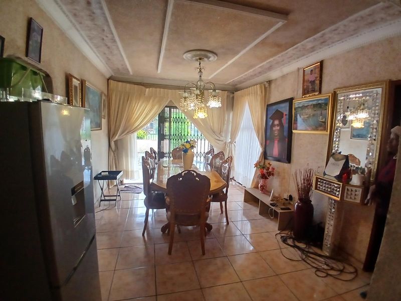 Exclusive home For Sale in The Orchards, Akasia - Photo 4