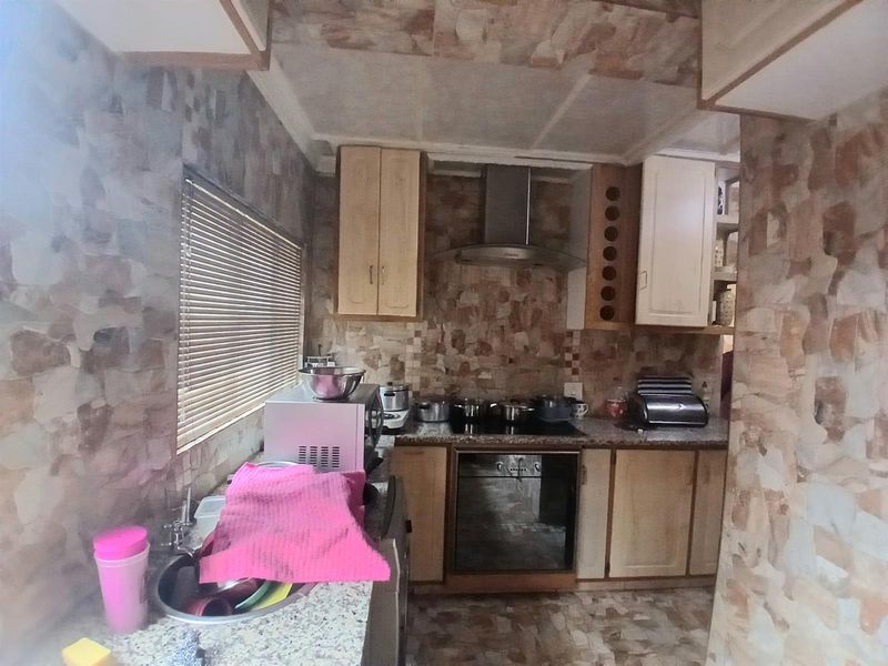 Exclusive home For Sale in The Orchards, Akasia - Photo 7