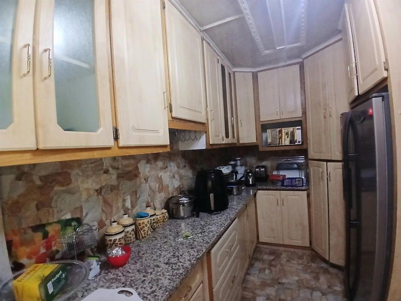 Exclusive home For Sale in The Orchards, Akasia - Photo 5