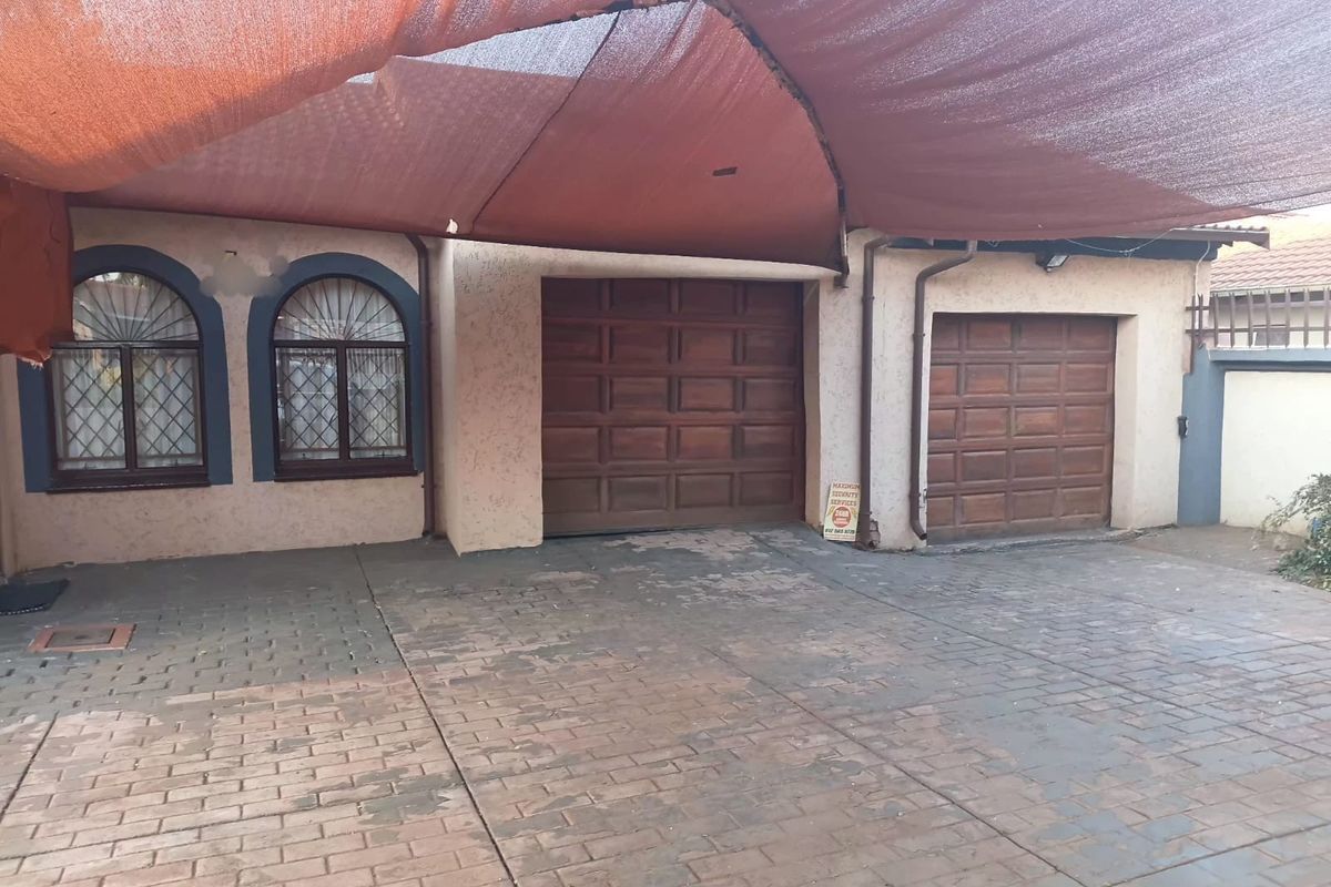 Exclusive home For Sale in The Orchards, Akasia - Photo 2