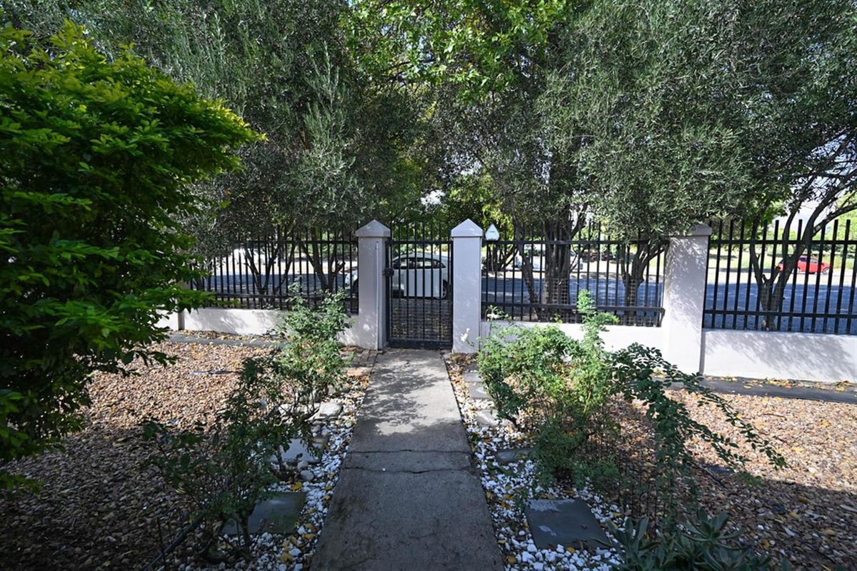 3 Bedroom House For Sale in Vrykyk, Paarl - Photo 3