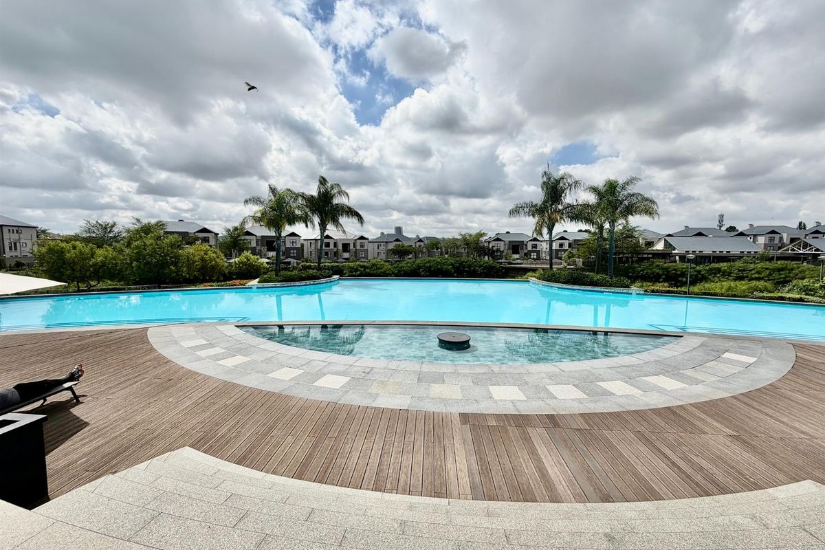 2 Bedroom Fully Furnished Apartment To Rent in The Polofields, Waterfall, Midrand - Photo 3