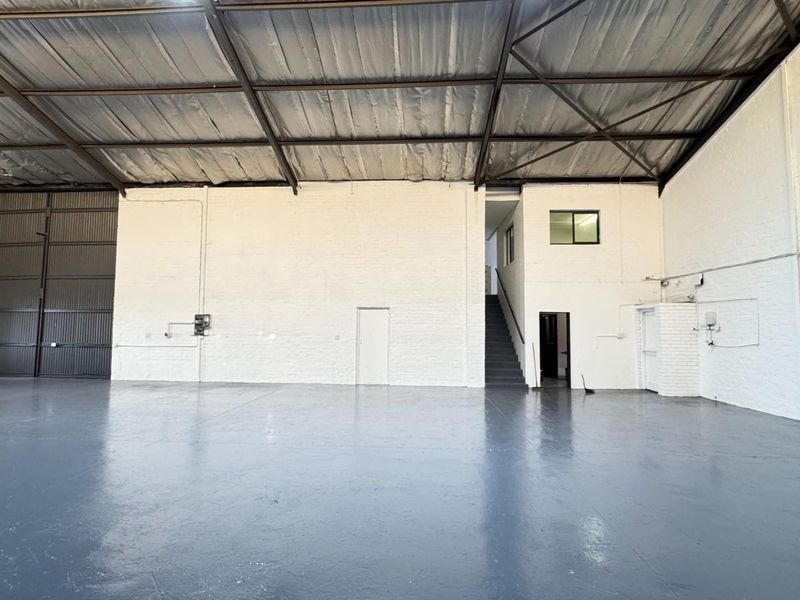 Industrial Warehouse Available To Let in Montague Gardens, Cape Town - Photo 7