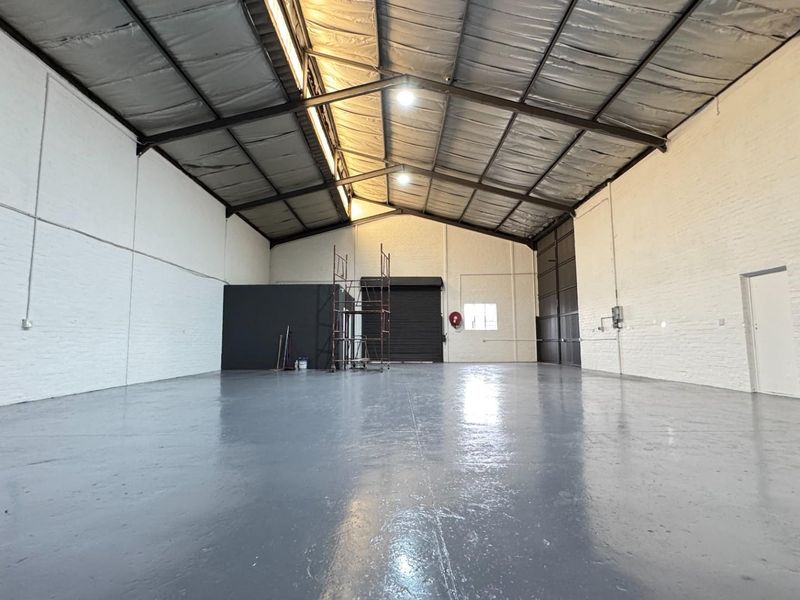 Industrial Warehouse Available To Let in Montague Gardens, Cape Town - Photo 8