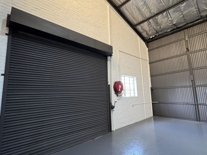 Industrial Warehouse Available To Let in Montague Gardens, Cape Town - Photo 9