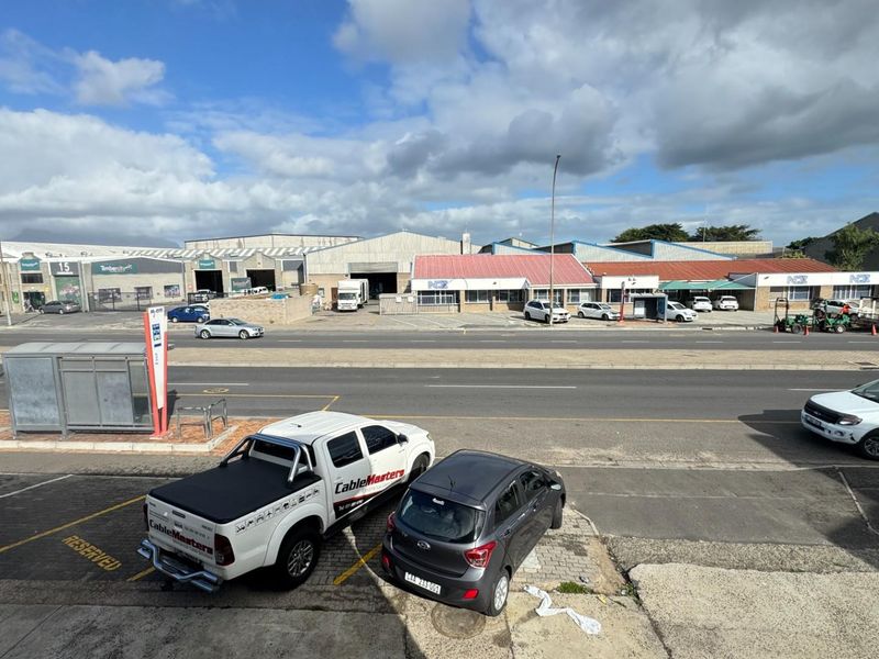 Industrial Warehouse Available To Let in Montague Gardens, Cape Town - Photo 4