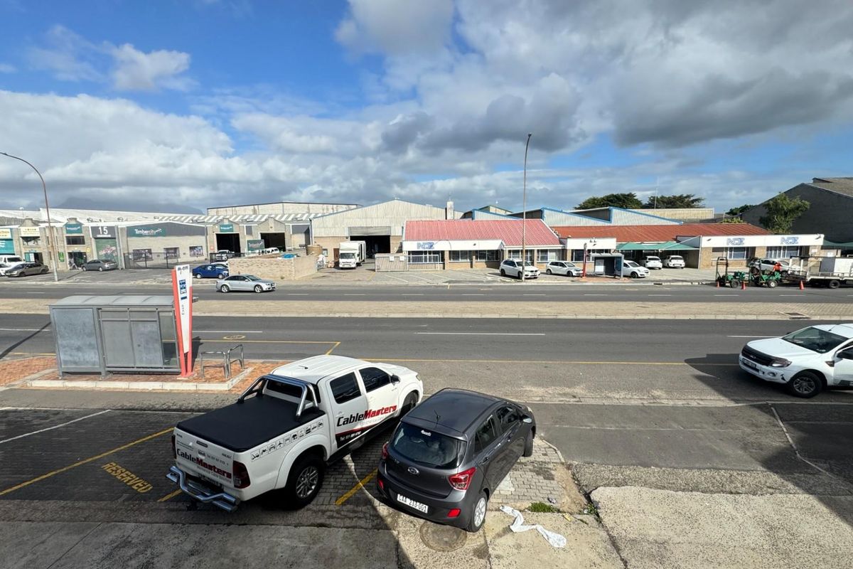 Industrial Warehouse Available To Let in Montague Gardens, Cape Town - Photo 4