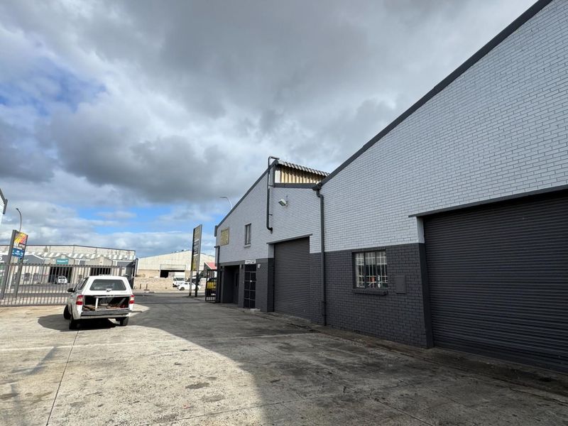 Industrial Warehouse Available To Let in Montague Gardens, Cape Town - Photo 3