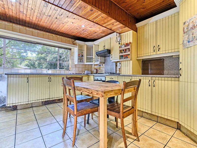 Create the family home of your dreams! Massive Potential with ideal Location - Photo 8