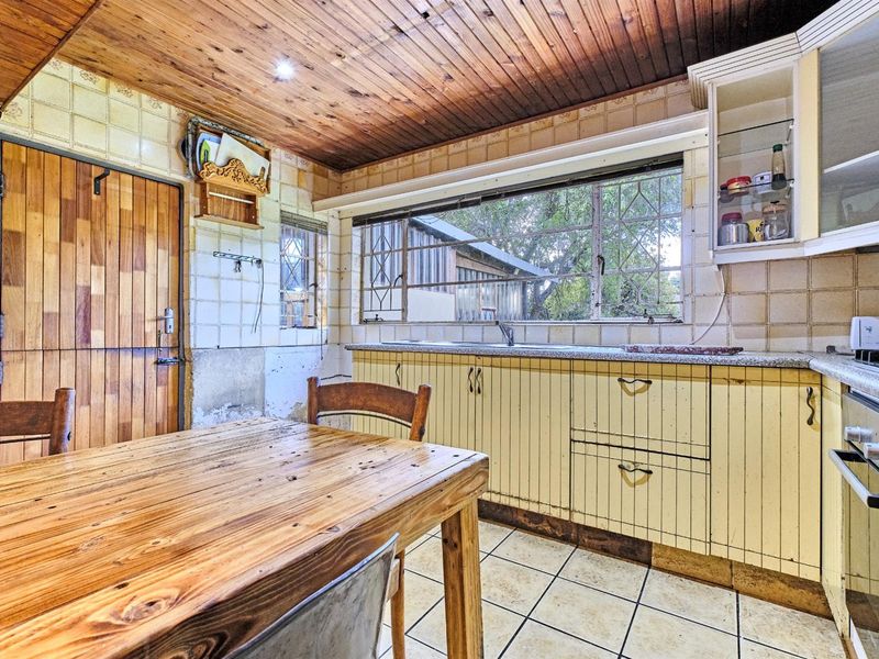 Create the family home of your dreams! Massive Potential with ideal Location - Photo 7