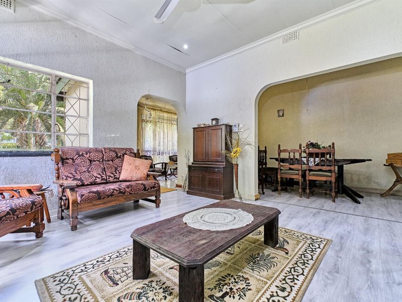 Create the family home of your dreams! Massive Potential with ideal Location - Photo 4