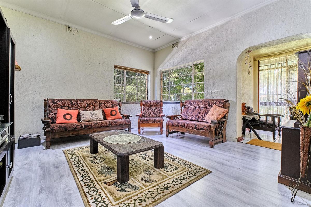 Create the family home of your dreams! Massive Potential with ideal Location - Photo 2