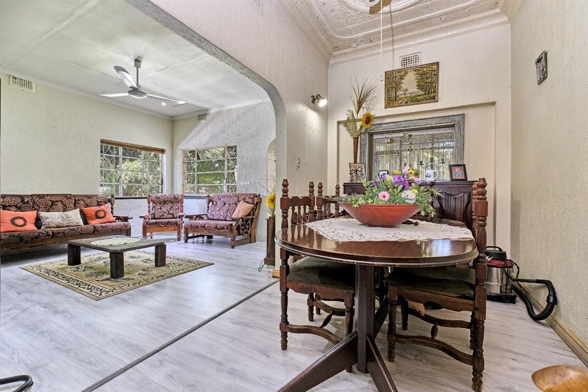 Create the family home of your dreams! Massive Potential with ideal Location - Photo 5