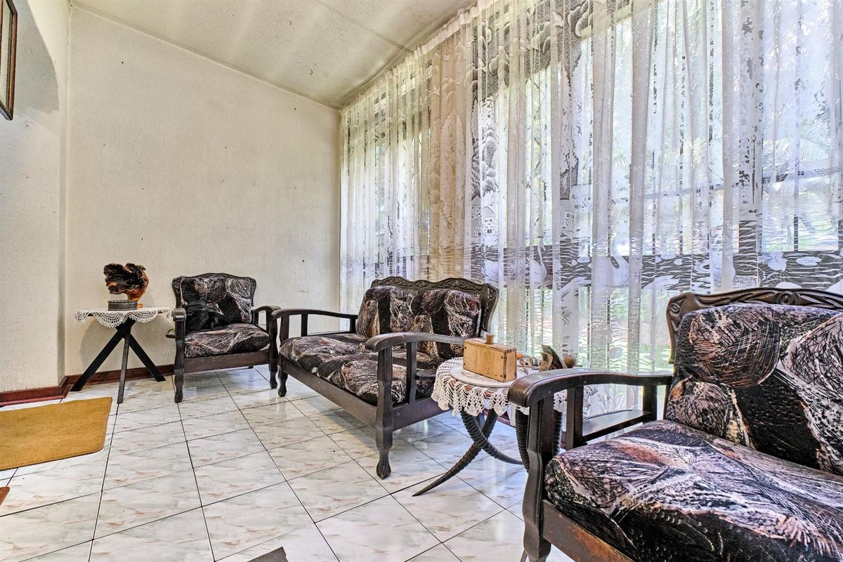 Create the family home of your dreams! Massive Potential with ideal Location - Photo 3