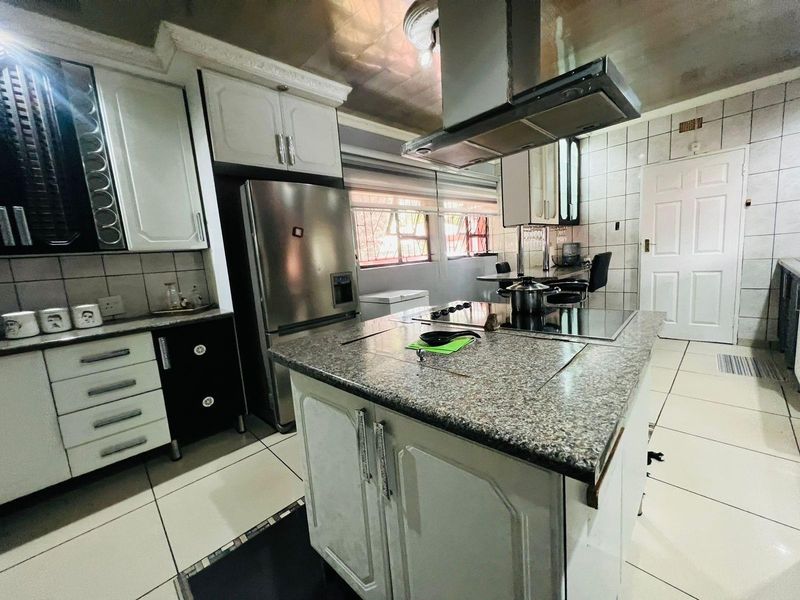 House For Sale in Vanderbijlpark CW 5, Vanderbijlpark CW, Vanderbijlpark - Photo 4