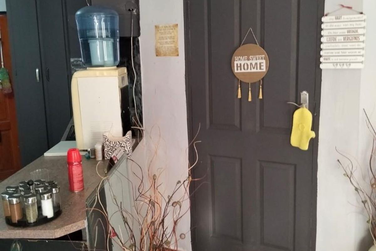 House For Sale in Beaconsfield, Kimberley - Photo 3