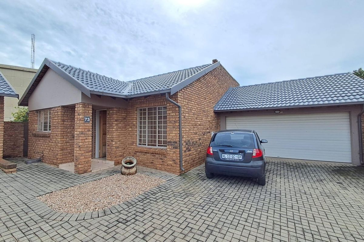 2 Bedroom Townhouse For Sale in Rooihuiskraal North Centurion Gauteng - Photo 2