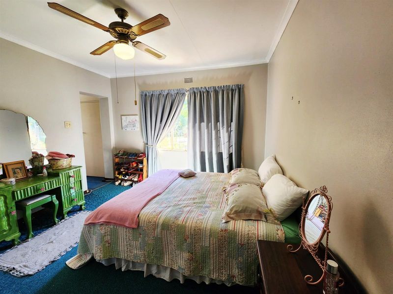 5 Bedroom, Including Flat, 3 Bathroom House with Pool, Borehole for sale in Valhalla Centurion - Photo 10