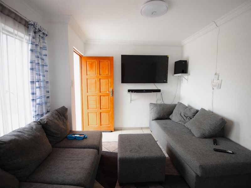 2 Bedroom House For Sale in Toekomsrus, Randfontein - Photo 3