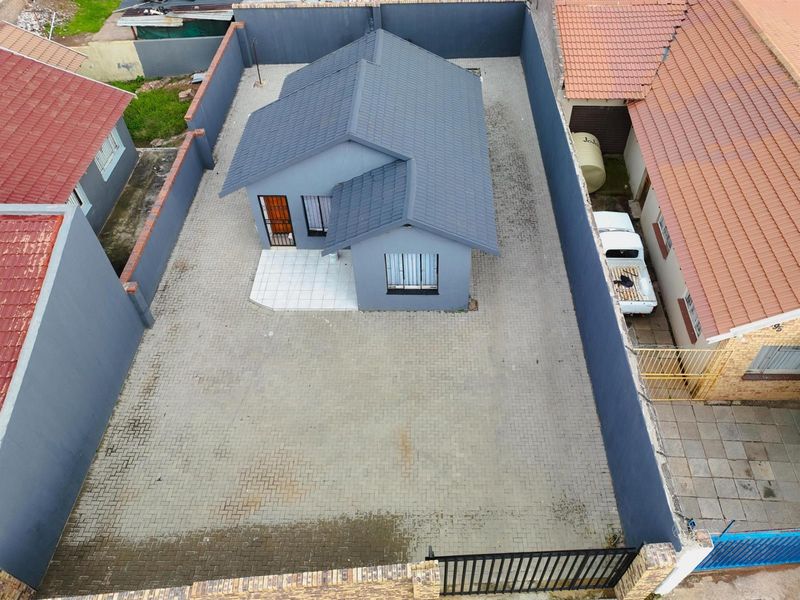 2 Bedroom House For Sale in Toekomsrus, Randfontein - Photo 10