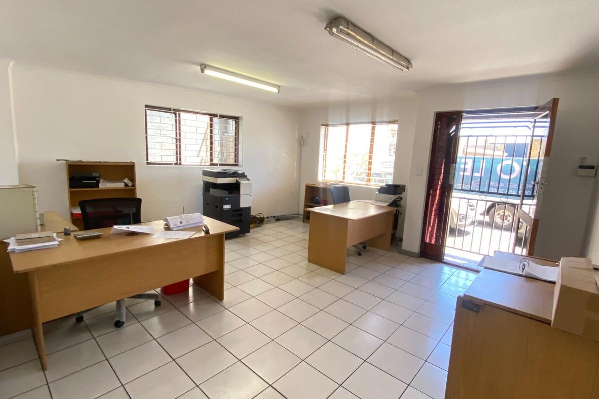 350m2 Warehouse To Let in Montague Gardens | Prime Industrial Location Cape Town - Photo 3