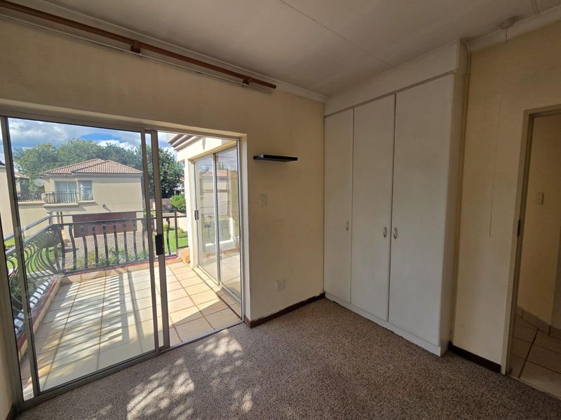 Modern Family Home in a Secure, Sought-After Estate - Photo 9