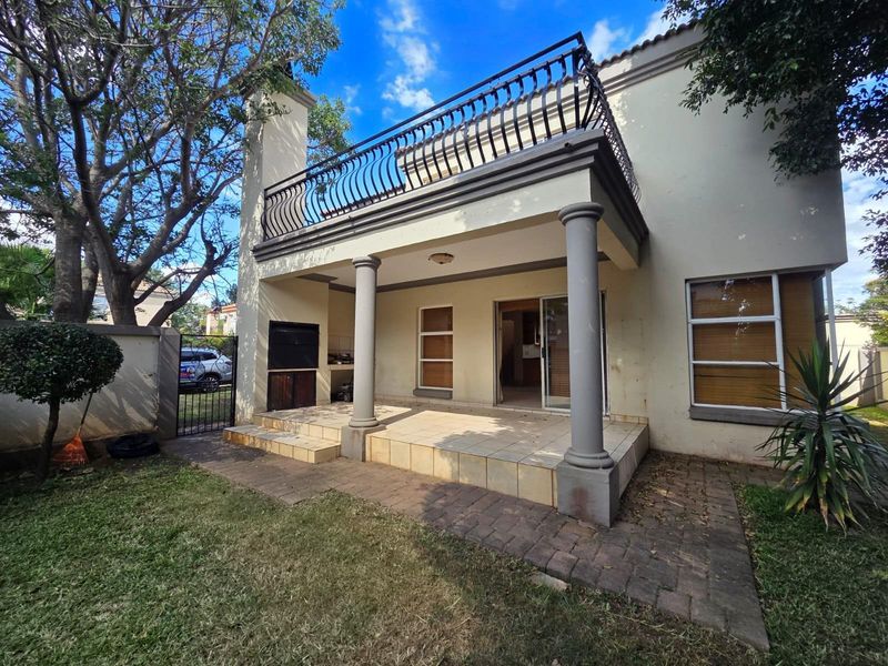 Modern Family Home in a Secure, Sought-After Estate - Photo 2