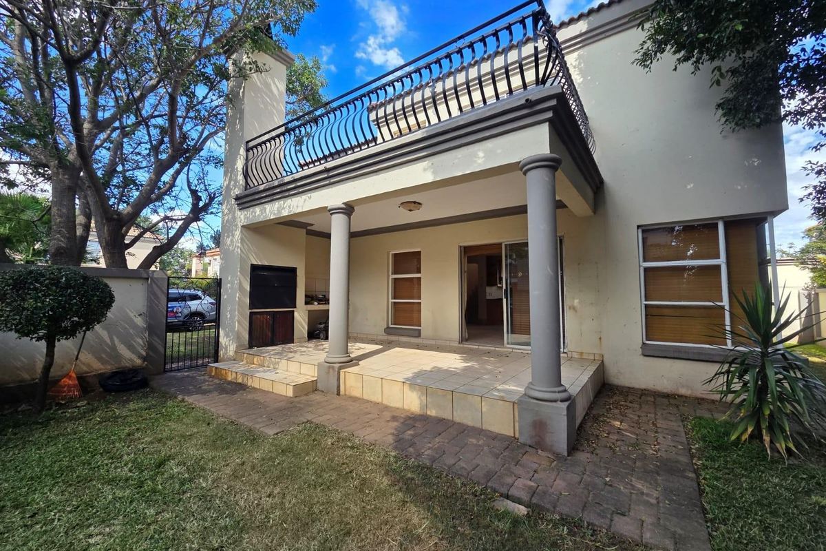 Modern Family Home in a Secure, Sought-After Estate - Photo 2