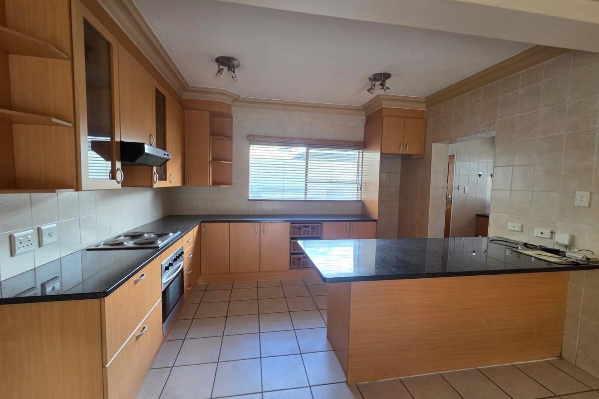 Modern Family Home in a Secure, Sought-After Estate - Photo 4