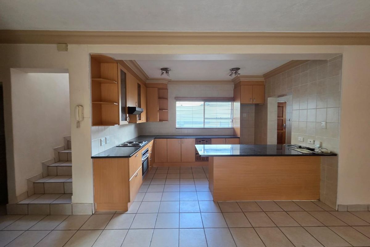 Modern Family Home in a Secure, Sought-After Estate - Photo 3