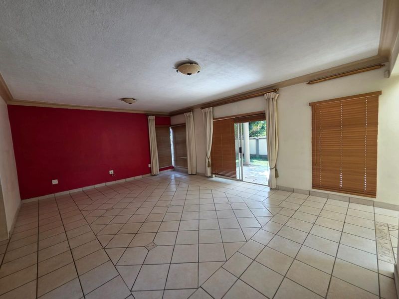 Modern Family Home in a Secure, Sought-After Estate - Photo 5