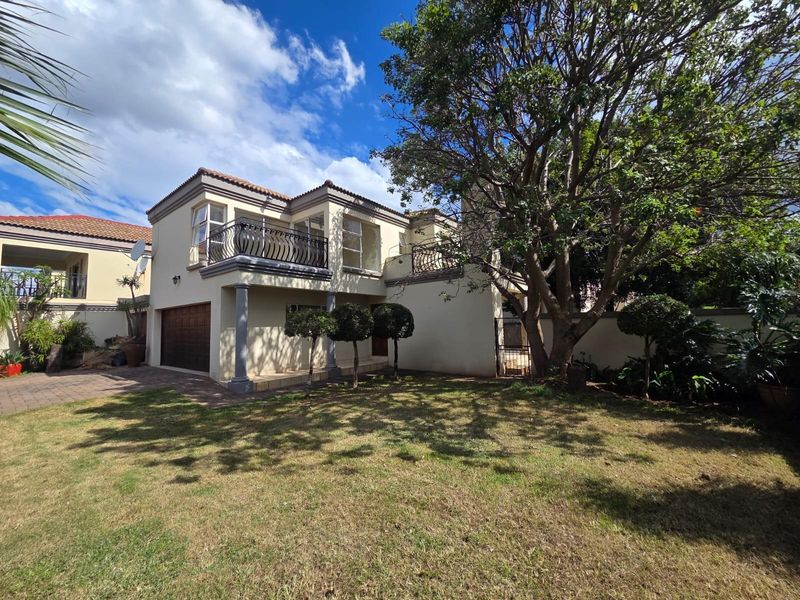 Modern Family Home in a Secure, Sought-After Estate - Photo 1