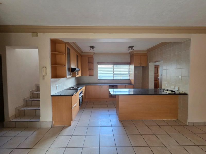 Modern Family Home in a Secure, Sought-After Estate - Photo 3