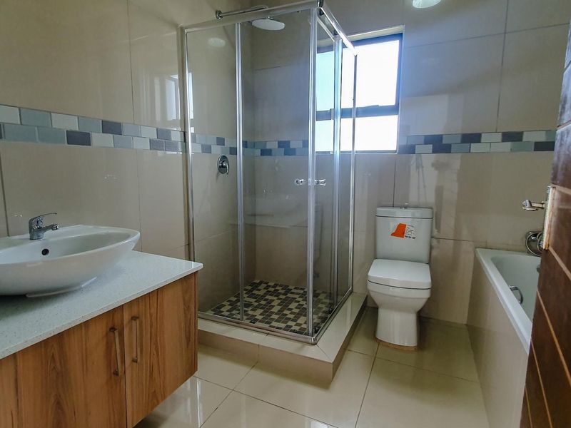House For Sale in Gateway Manor, Hartbeespoort, North West - Photo 10