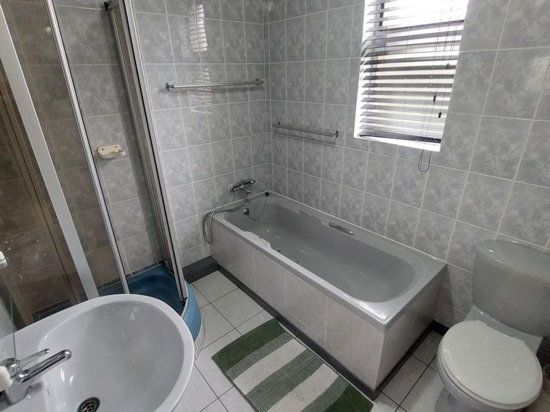First floor apartment For Sale in Manaba Beach, Margate, KwaZulu Natal - Photo 9