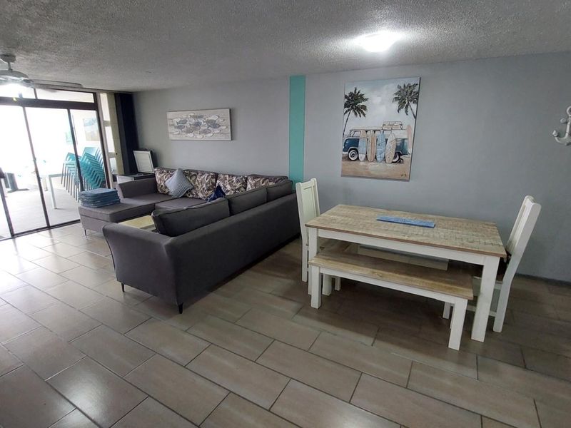 First floor apartment For Sale in Manaba Beach, Margate, KwaZulu Natal - Photo 2