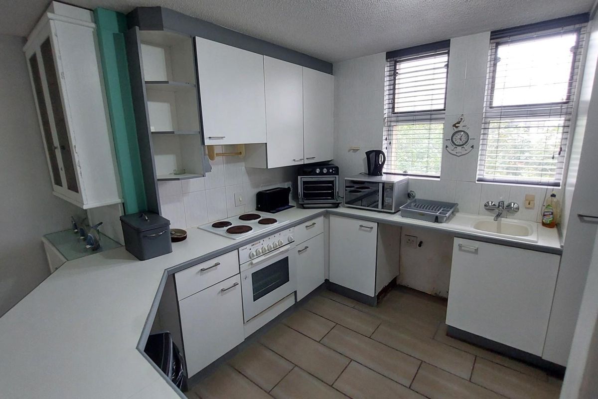 First floor apartment For Sale in Manaba Beach, Margate, KwaZulu Natal - Photo 5