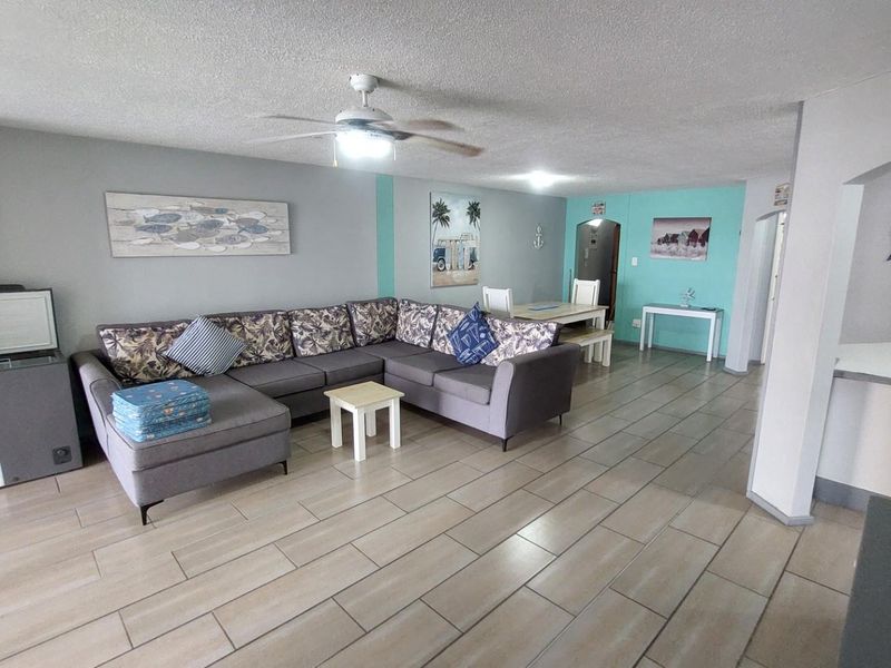 First floor apartment For Sale in Manaba Beach, Margate, KwaZulu Natal - Photo 4
