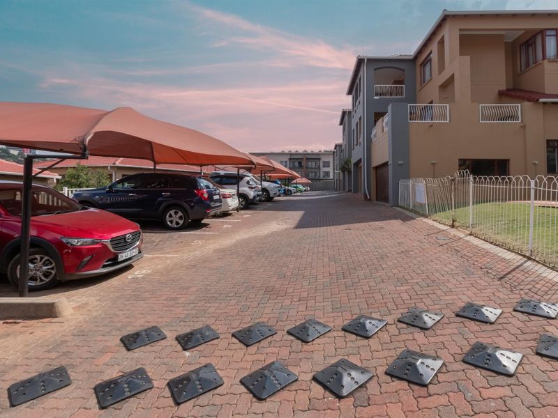 Stylish Ground Floor Apartment with Private Garden in Secure Complex - Photo 3