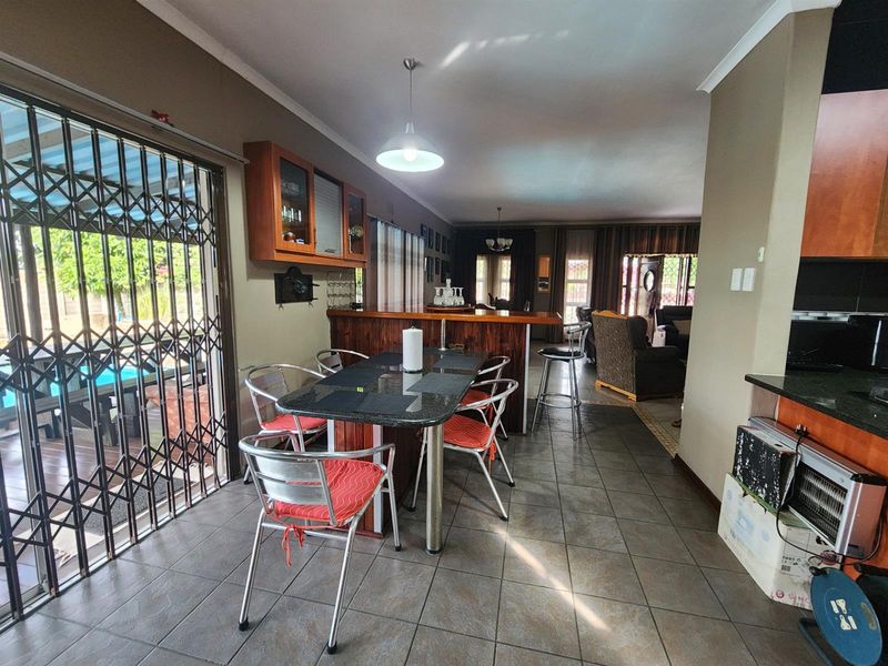 4 Bedroom house with flat  for sale in Arboretum - Photo 6