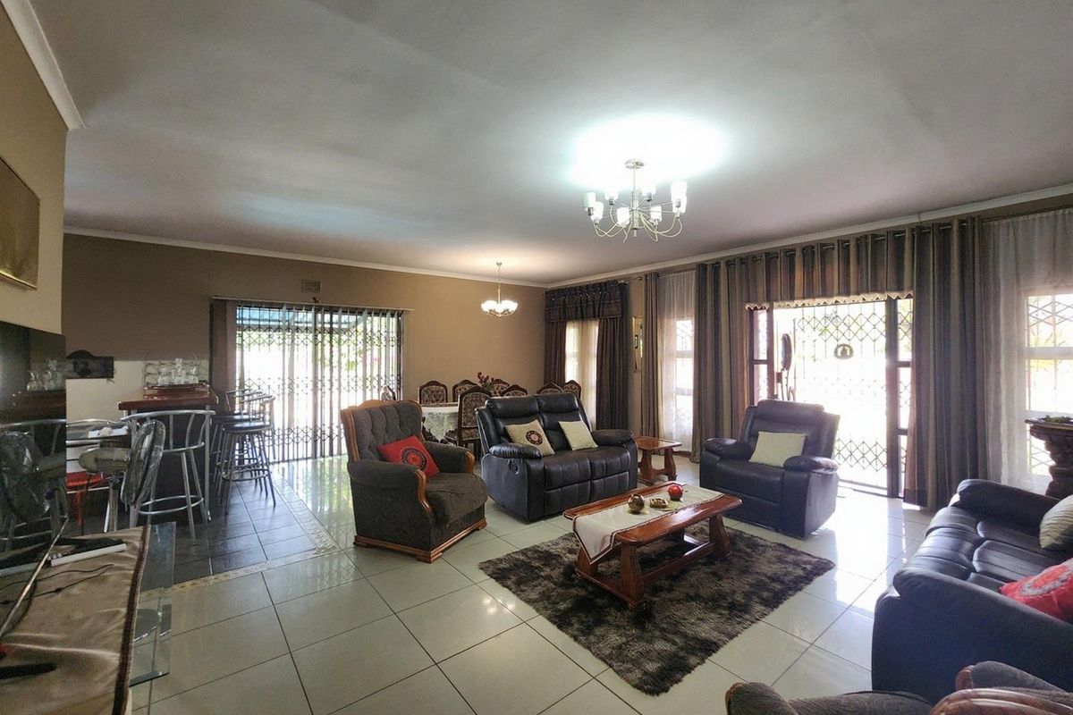 4 Bedroom house with flat  for sale in Arboretum - Photo 4